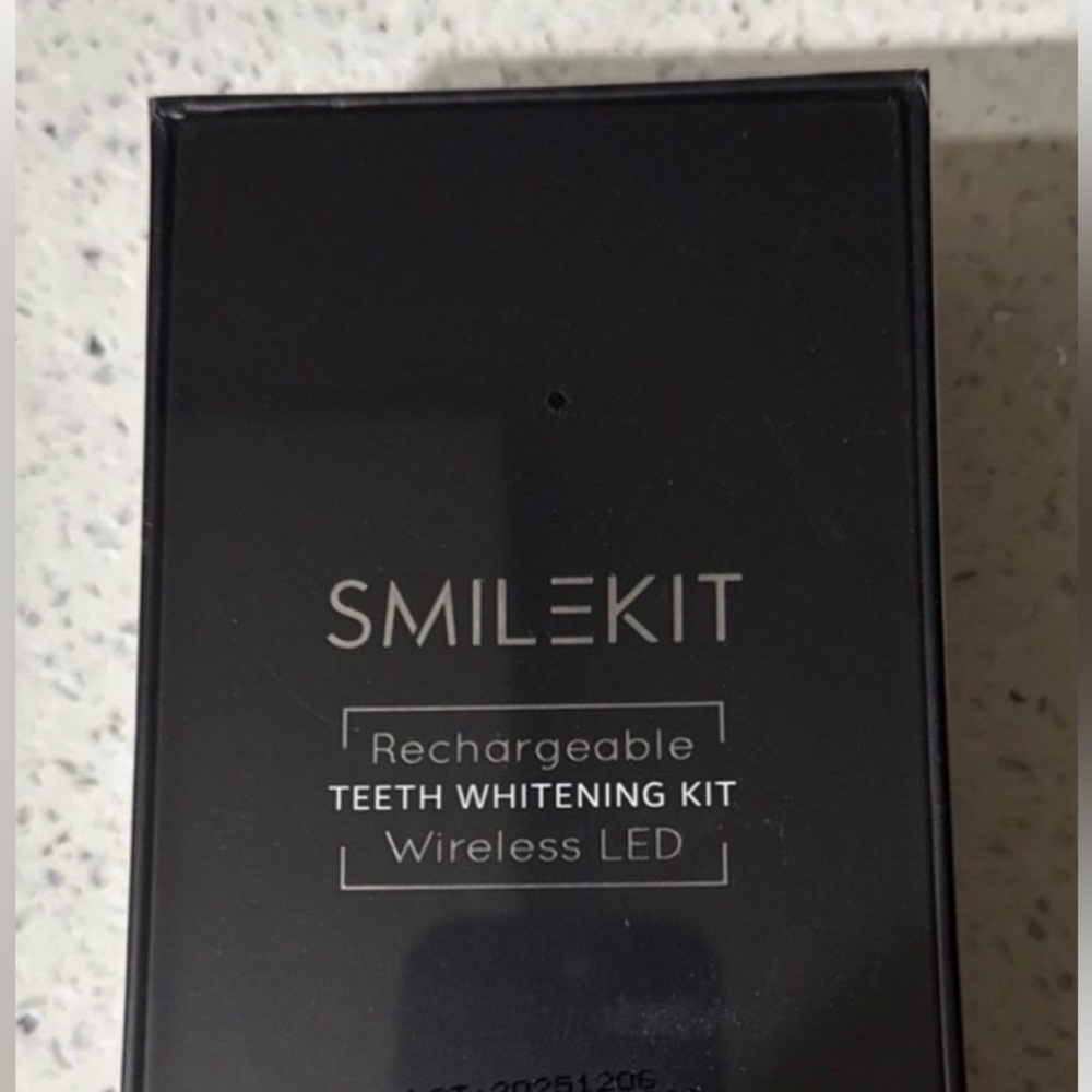 SmileKit Rechargeable Teeth Whitening Kit with Blue Wireless LED sealed SMILE - Picture 4 of 7